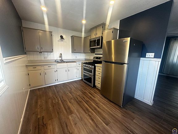 3rd image of 501 E Main St