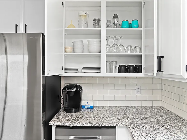 221 NE Steiger St #221 — Photo 9