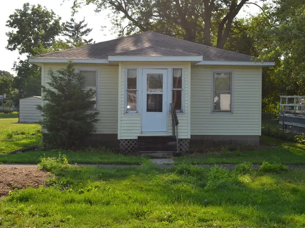316 N Oak St, Maroa, IL 61756