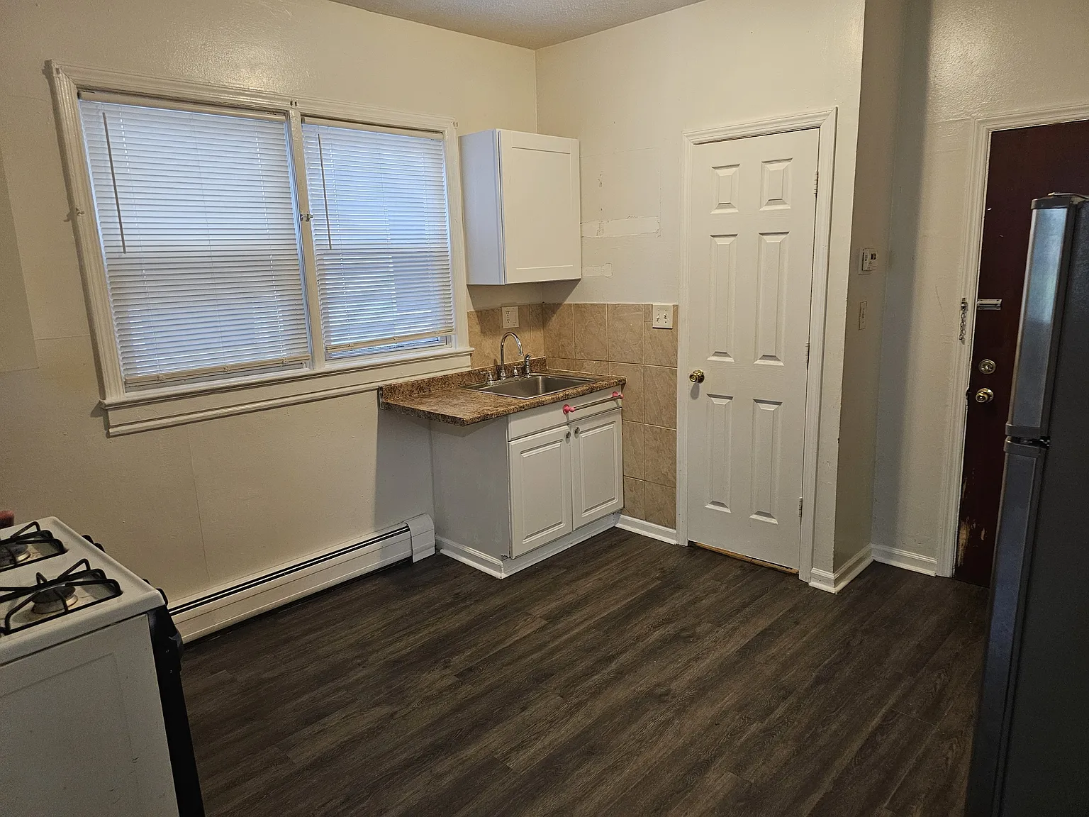 31 Parker Ave - 1R — Photo 3
