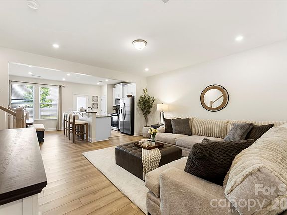 4th image of 1407 Crest Creek Ct