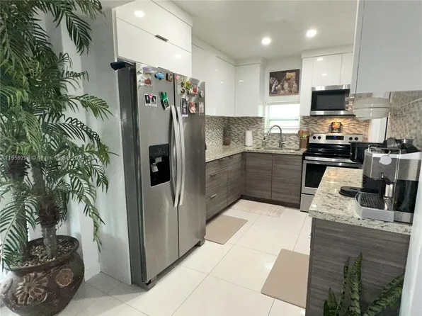317 SW 14th St, Dania, FL 33004
