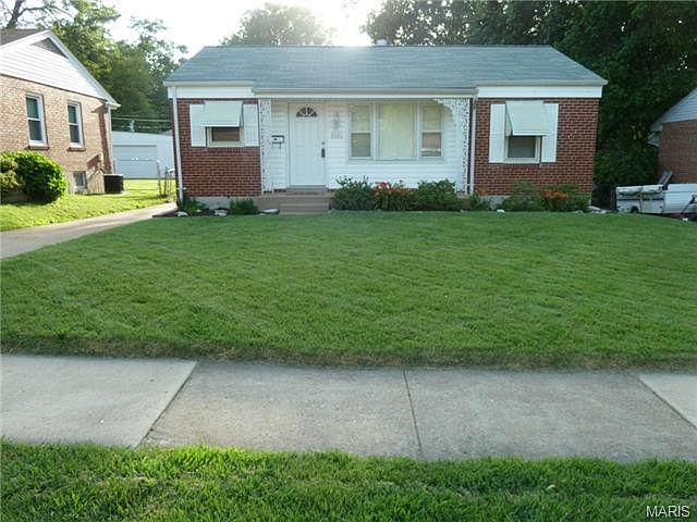 1st image of 95 De Smet Dr