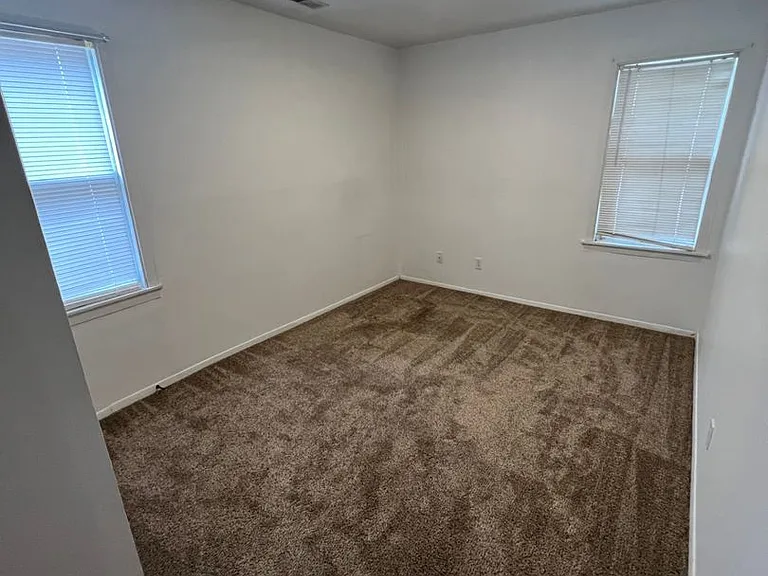 1016 E Roosevelt Ave — Photo 27