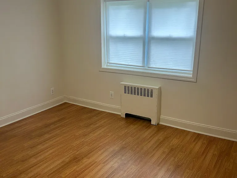 33 Stratford Ave #1A — Photo 5
