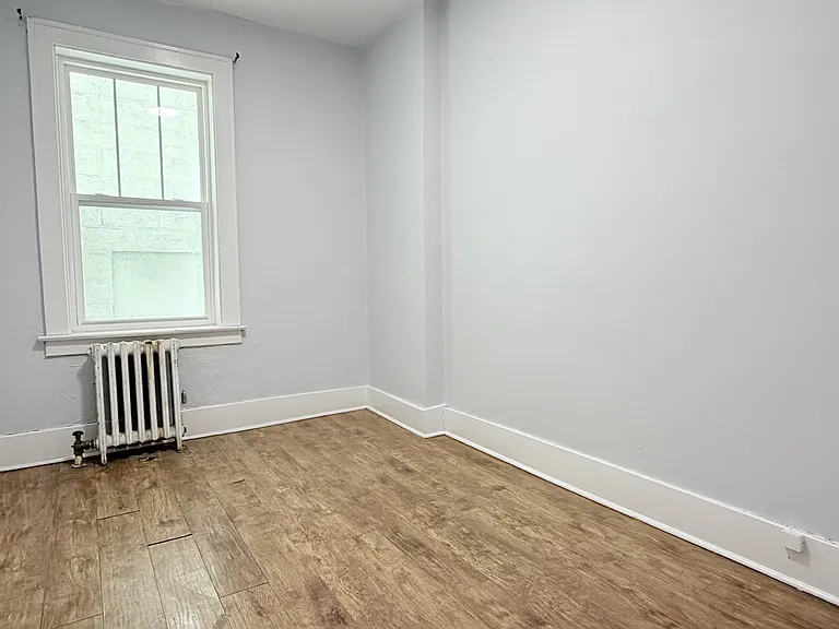 524 Pitt St W #103 — Photo 10