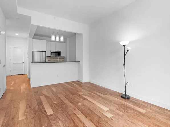 42-14 Crescent Street image 1 of 13