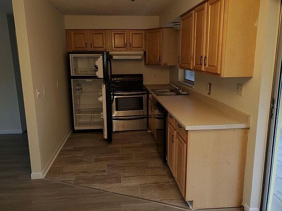 4th image of 3561 Park Ave