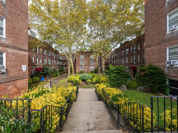 141-17 79th Avenue image 3 of 8