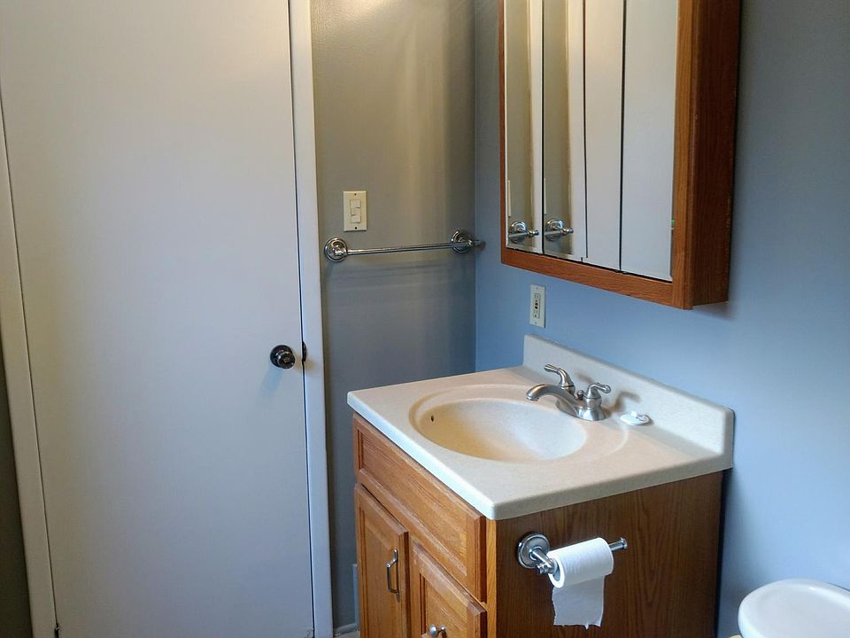 2nd image of 211 S Green Ln