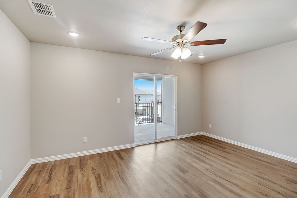 Unit 1012WGOLDENLANE