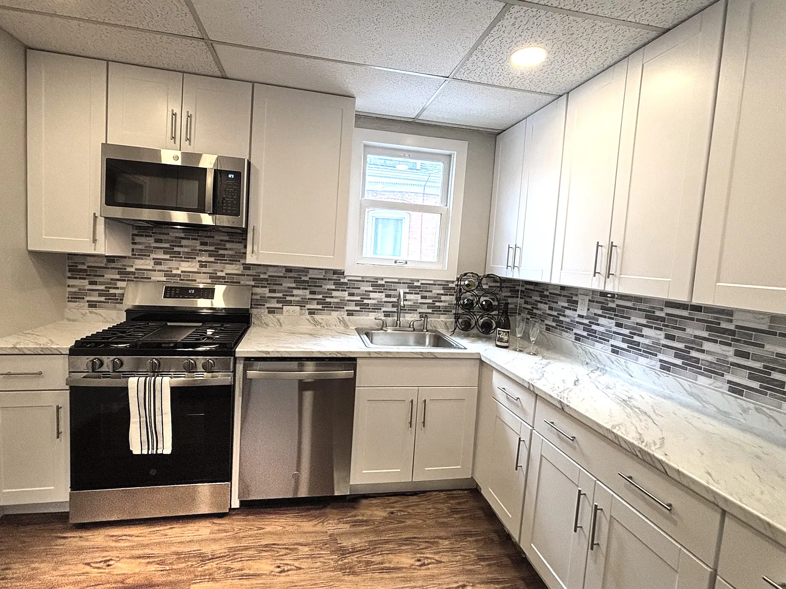 3 bed, 2.5 bath, 1558 sqft, $3,100 — Photo 2