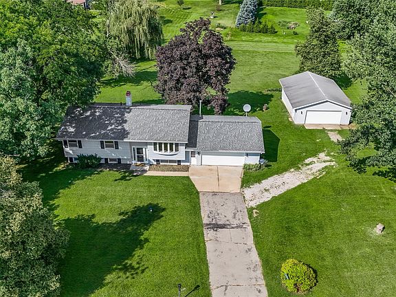 3rd image of 4390 Ridge Rd