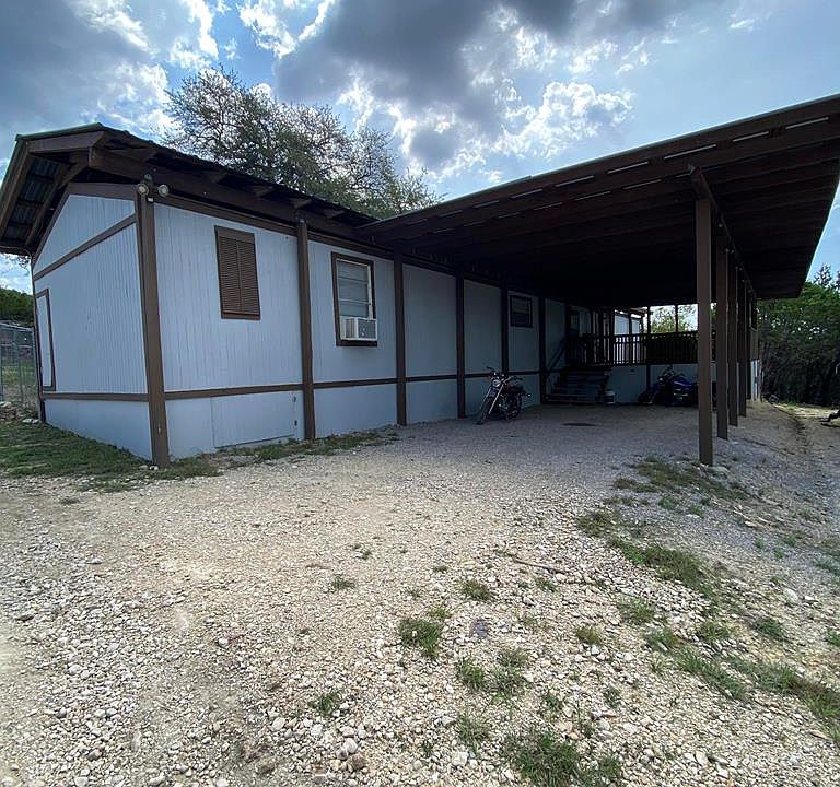 1st image of 135 Valley Oaks Ln