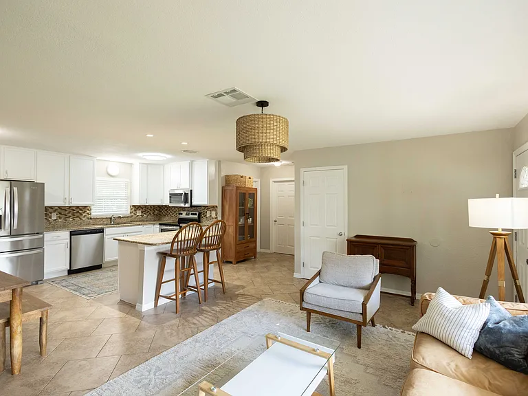 650 S Park Ave — Photo 4