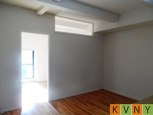 Rented by KVNY Soho | media 19