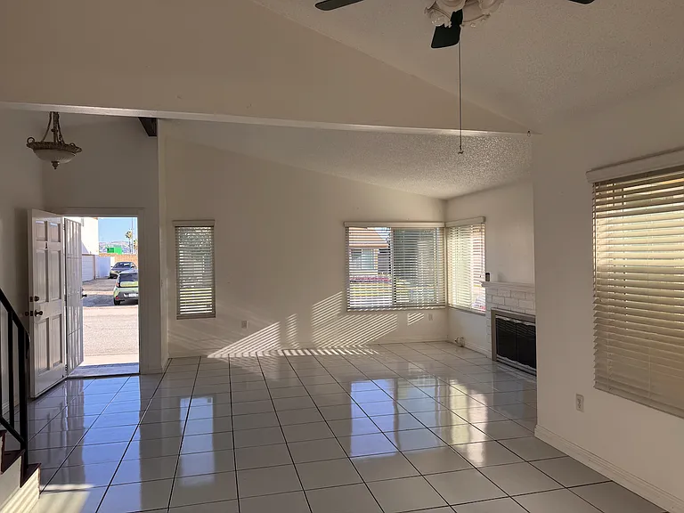 2707 Amanda St #A — Photo 2