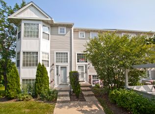 110 Hidden Creek Ln, North Aurora, IL 60542