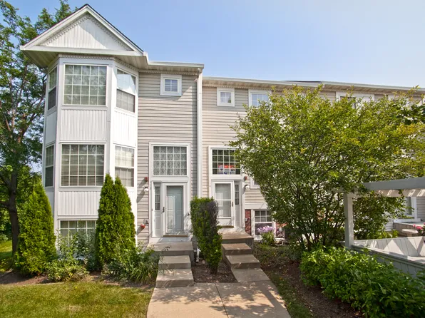 110 Hidden Creek Ln, North Aurora, IL 60542