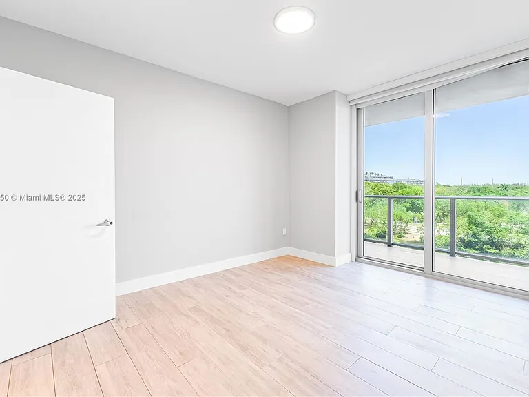 16385 Biscayne Blvd #404 — Photo 17