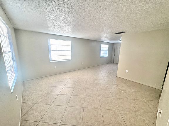 3rd image of 925 51st Ave E