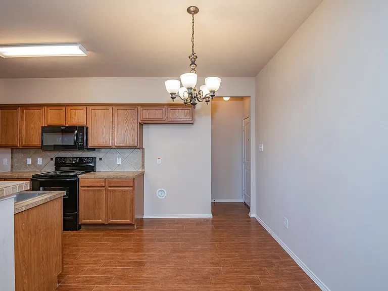 1426 Piedmont Dr — Photo 6