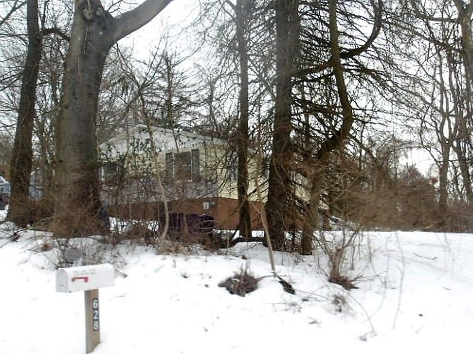 2nd image of 628 Wright Rd