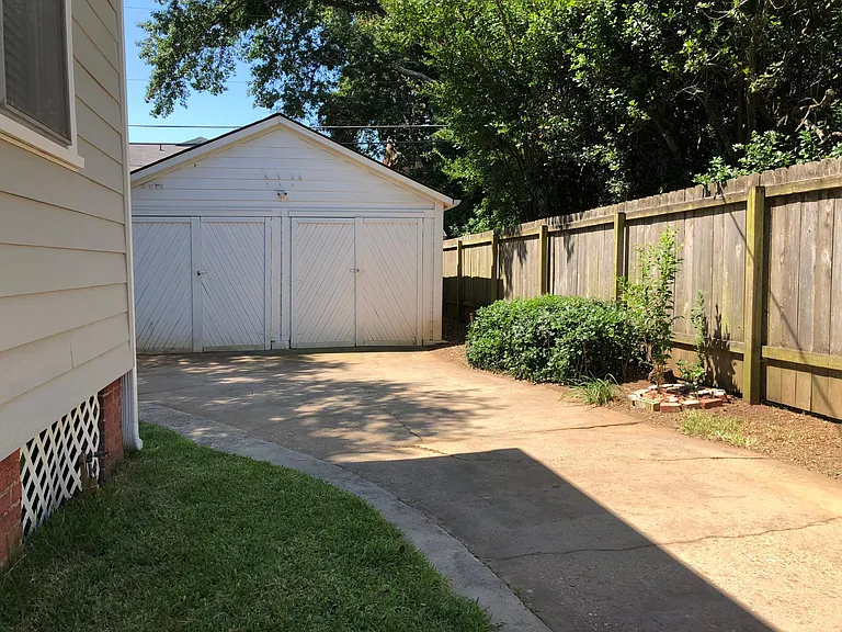 807 Columbia St — Photo 17