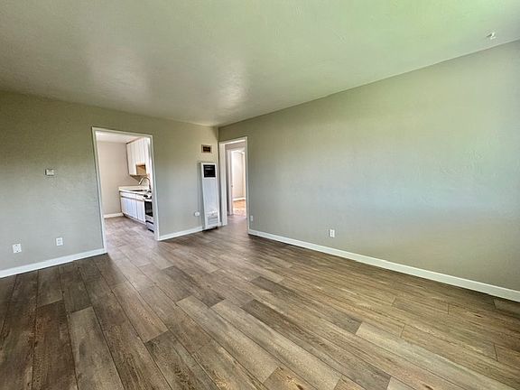 4th image of 3702 Hilltop Dr