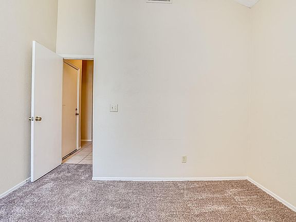 5th image of 4692 W Dublin St