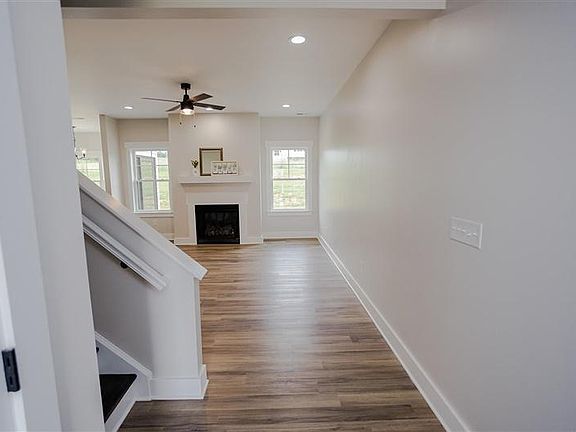 3rd image of 18 Kiley Ln