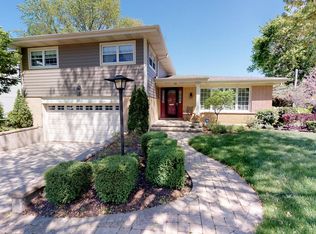 501 S Reuter Dr, Arlington Heights, IL