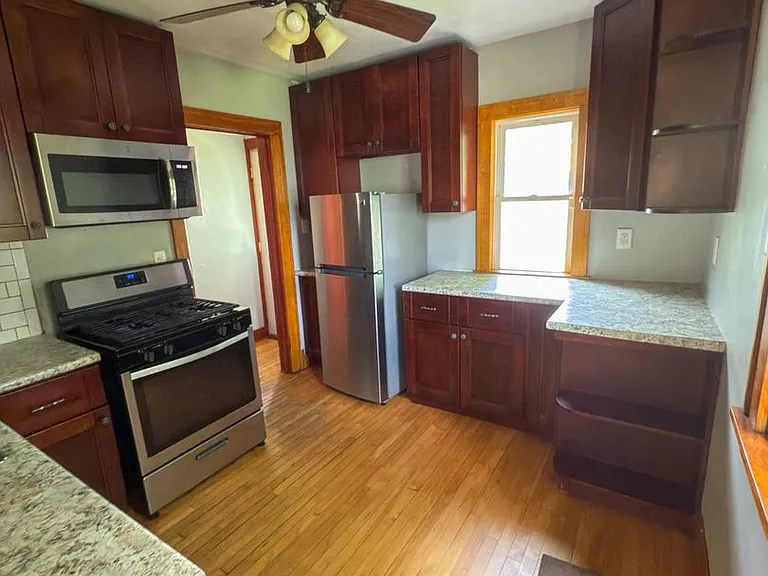 2614 Dupont Ave N — Photo 4