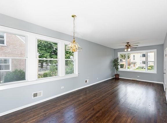 3rd image of 5757 W Gunnison St