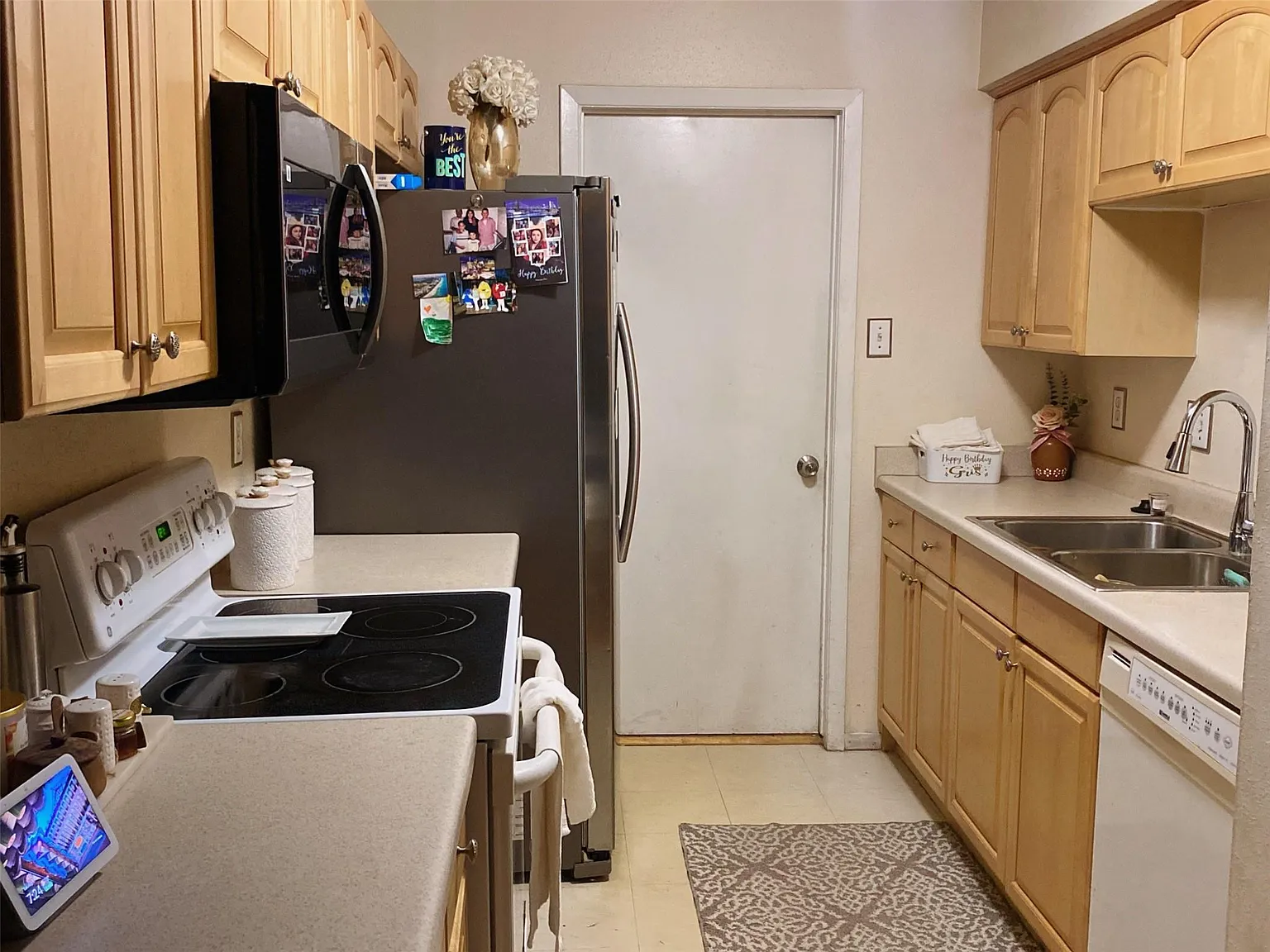 3 bed, 1039 sqft, $1,800 — Photo 3