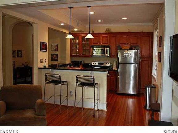3rd image of 16 S Blvd #4