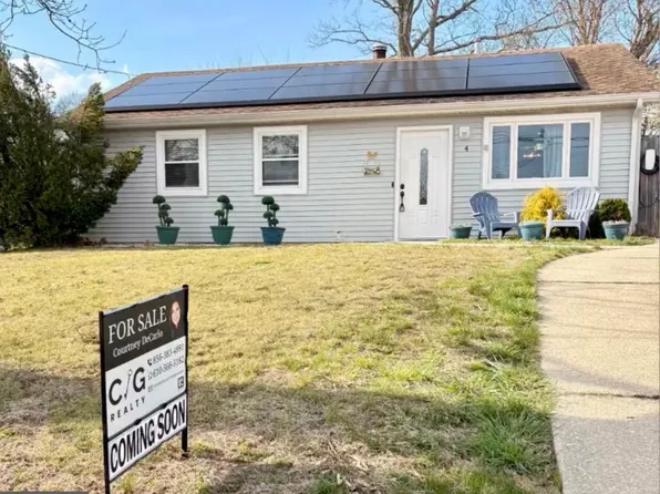 4 Lincoln Ave, Sicklerville, NJ 08081