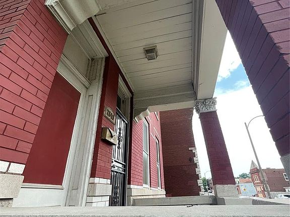 2nd image of 2849 Chippewa St
