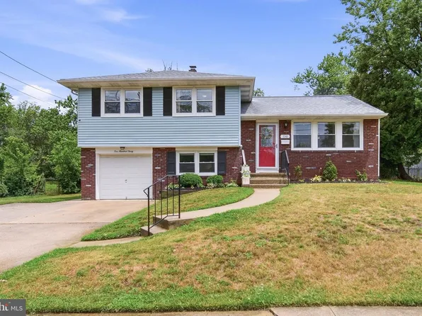 130 Oakdale Rd, Cherry Hill, NJ 08034