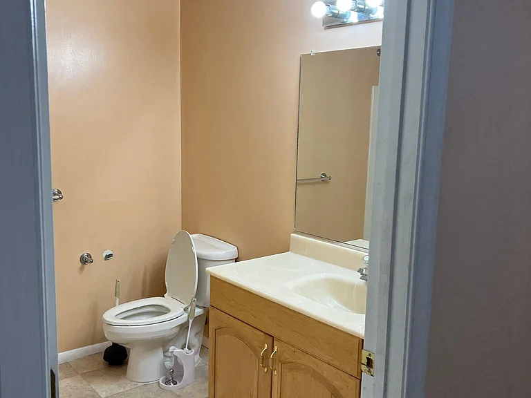 Basement full bathroom