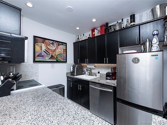 5th image of 3545 NE 167th St APT 405