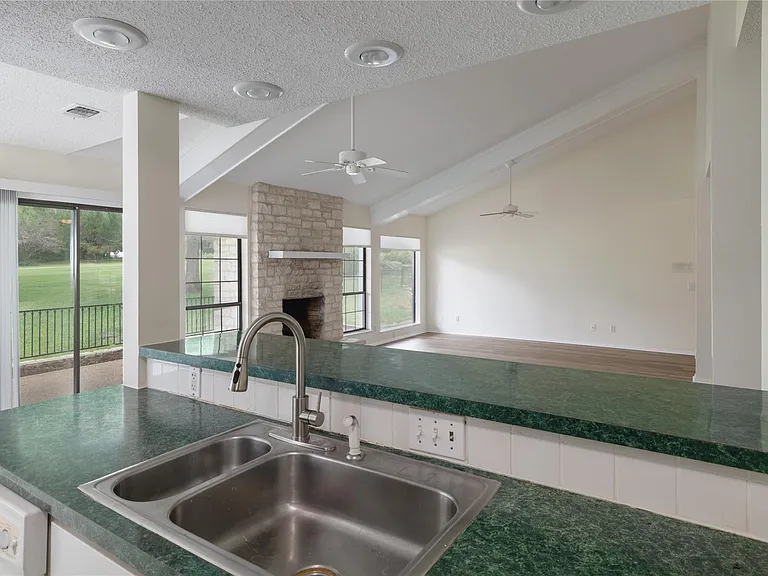 611 Lido St — Photo 15