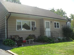 909 Albert Rd, Peekskill, NY 10566