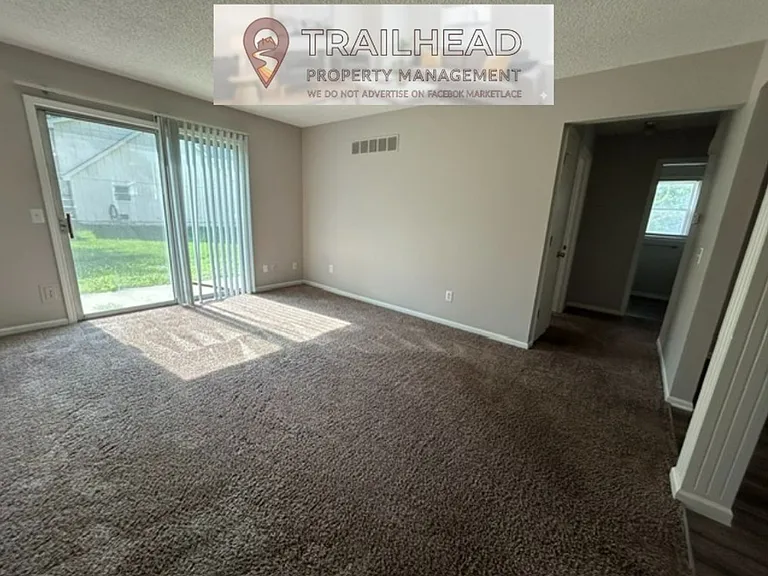1323 Laurel St — Photo 6