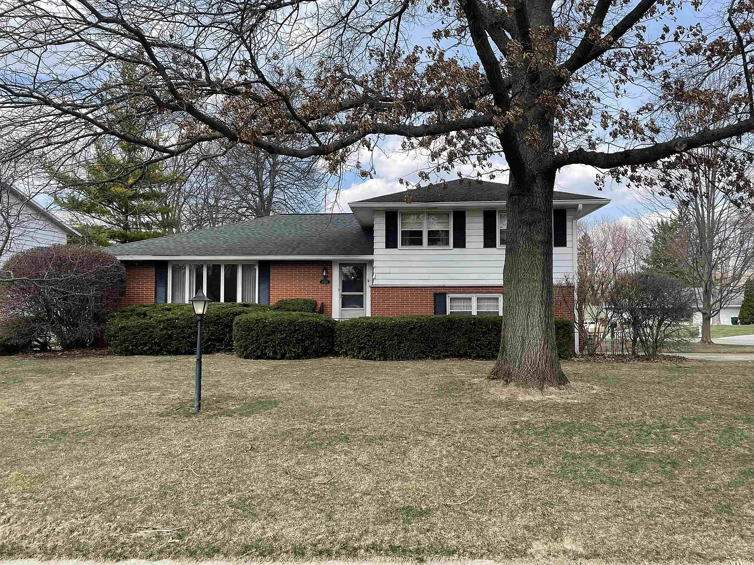 2700 W Brook Dr photo 1