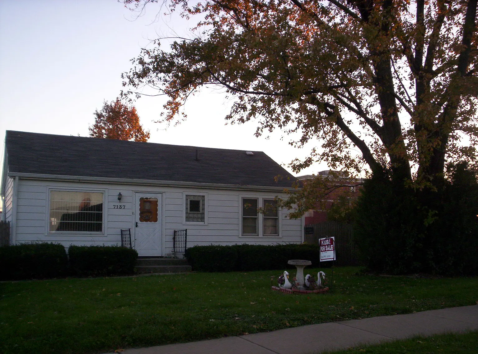 7137 W 86th St photo 1
