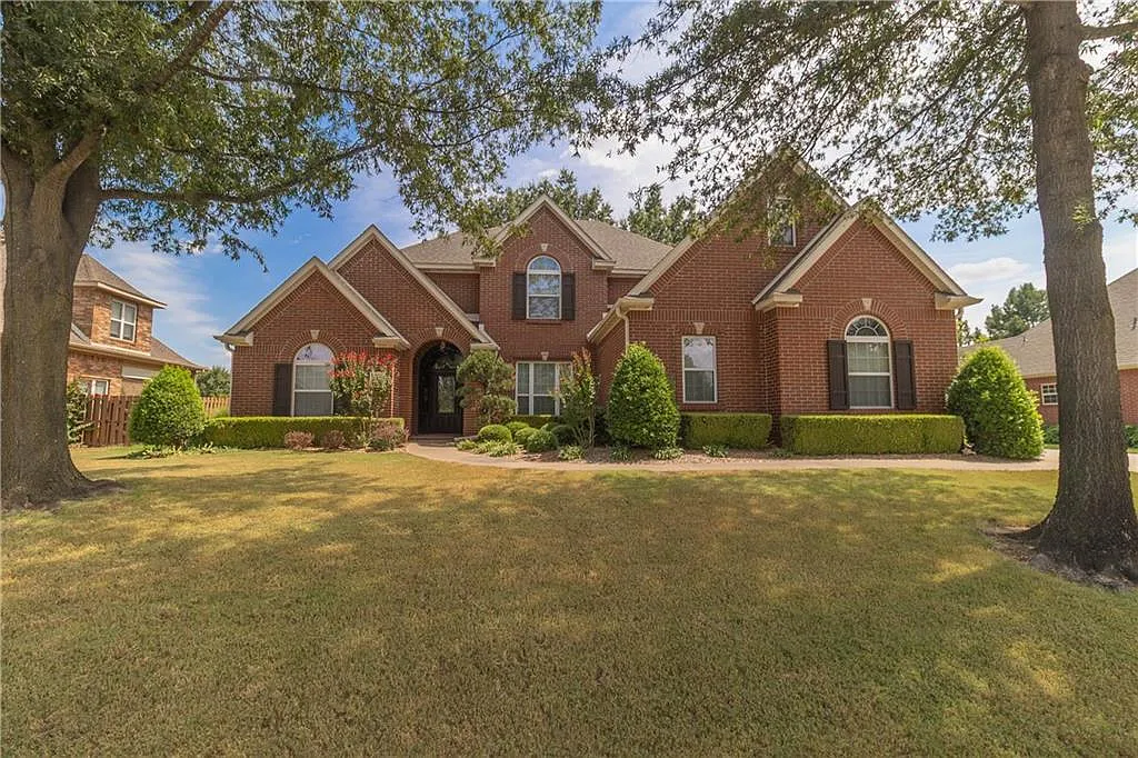 4 bed, 3.5 bath, 3273 sqft, $3,500 — Photo 1