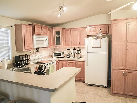 4th image of 49618 Topaz Ave