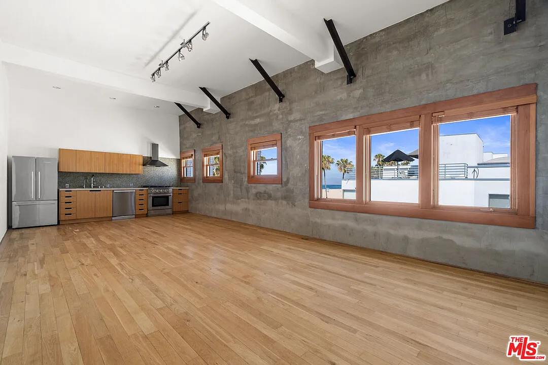 1 bed, 1.0 bath, 925 sqft, $4,816 — Photo 3
