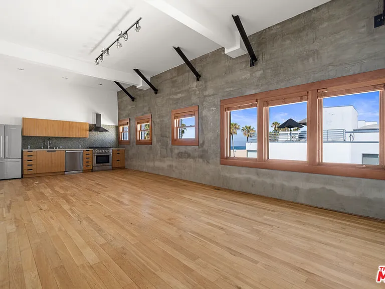 8 Brooks Ave #13 — Photo 3